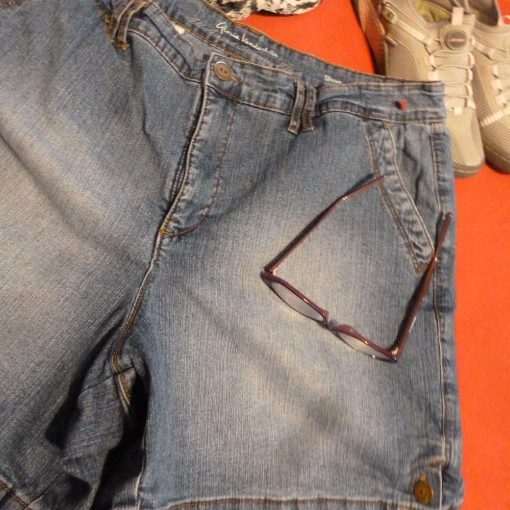 Sexy Gloria Vanderbilt Slimming Denim Jean Shorts Size 16